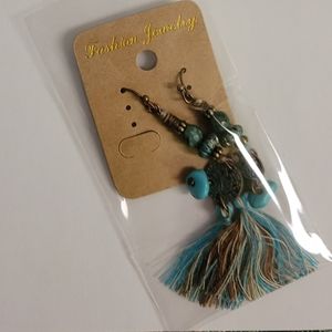 Fashion boho hook earrings in blue.